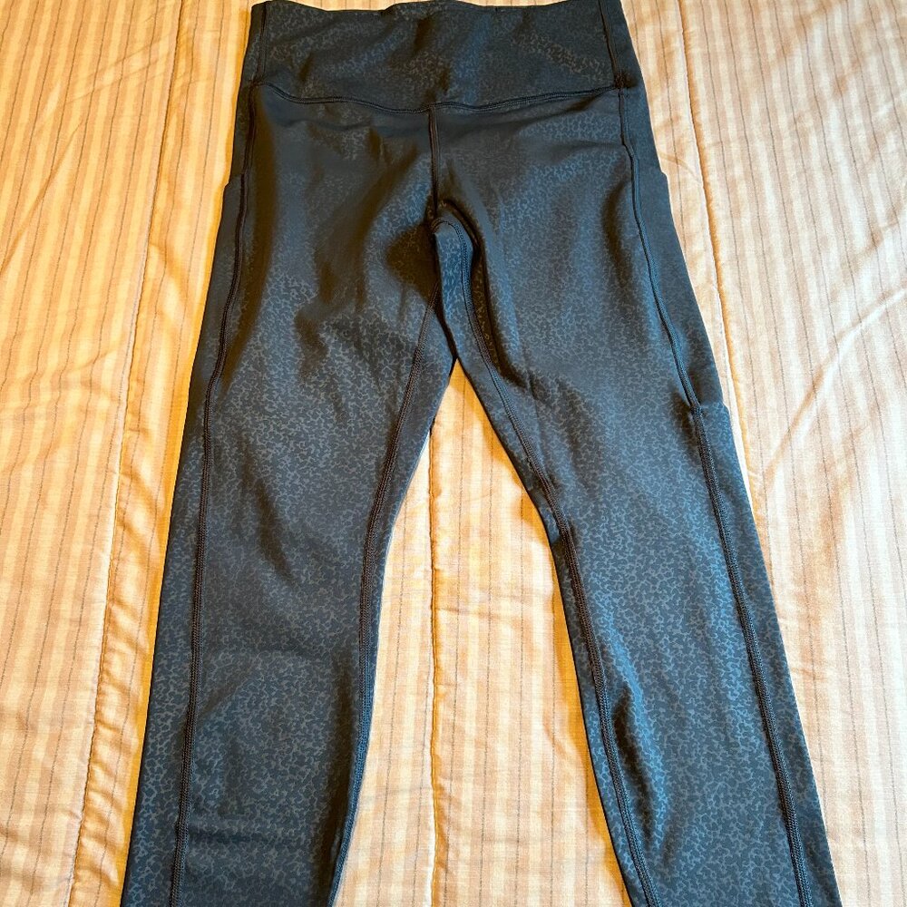 Athleta Ultimate Stash Pocket 7/8 Tight Size S